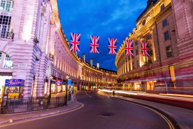 gece Londra Piccadilly circus