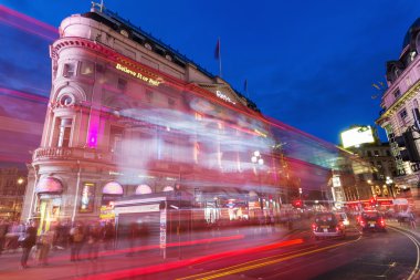 gece Londra Piccadilly circus