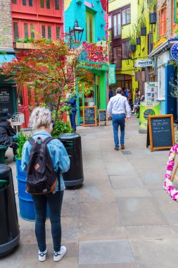pitoresk alley Neals Yard Londra, İngiltere