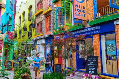 pitoresk alley Neals Yard Londra, İngiltere