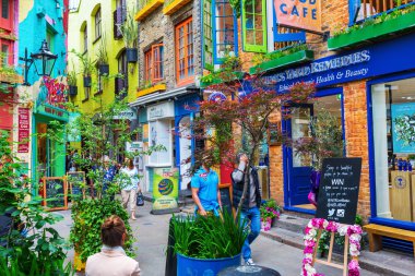 pitoresk alley Neals Yard Londra, İngiltere