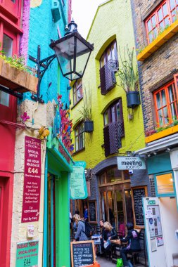 pitoresk alley Neals Yard Londra, İngiltere