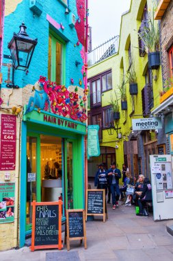 pitoresk alley Neals Yard Londra, İngiltere