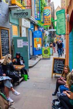pitoresk alley Neals Yard Londra, İngiltere