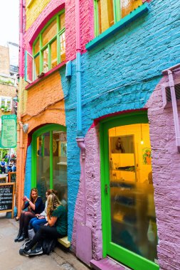 pitoresk alley Neals Yard Londra, İngiltere