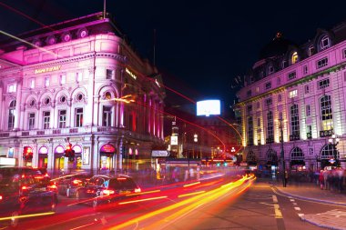 Piccadilly Circus Londra'da, İngiltere, gece