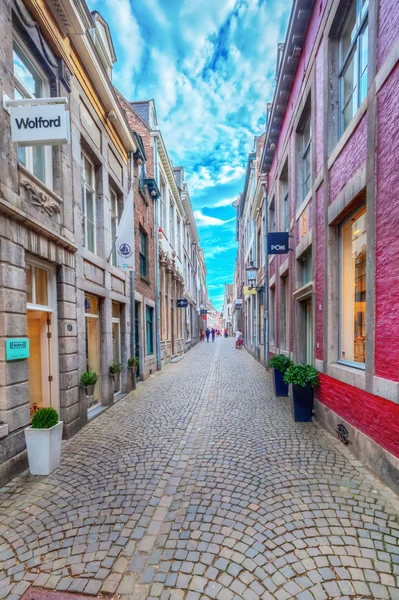 Maastricht, Hollanda eski kasabasında sokak — Stok fotoğraf