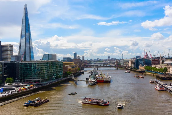 Vista sulla città di Londra sul Tamigi a Londra, Regno Unito — Foto Stock