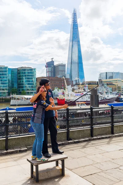 Blick über die Themse auf die Scherbe, London, Großbritannien — Stockfoto