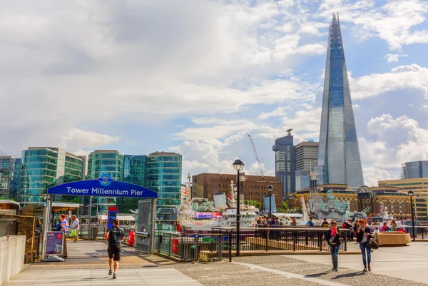 Utsikt över Themsen till The Shard, London, Storbritannien — Stockfoto