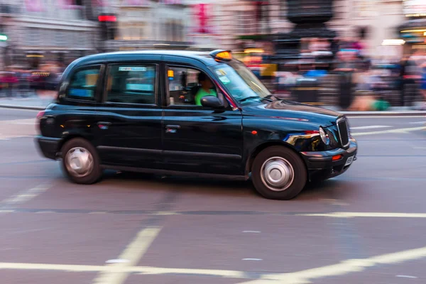 Traditional London taxi in motion blur — Stock Photo, Image