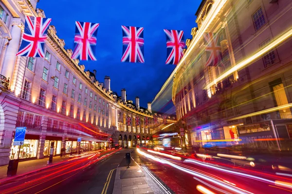 Regent Street en Londres, Reino Unido, por la noche —  Fotos de Stock