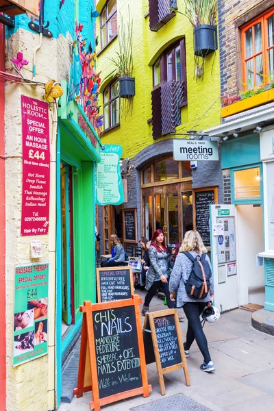 Pittoreska Alley Neals Yard i London, Storbritannien — Stockfoto