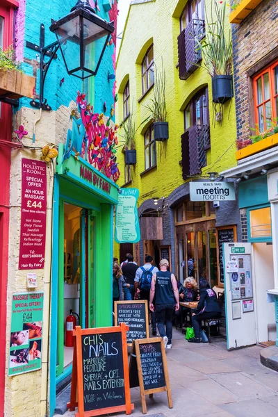 Pittoreska Alley Neals Yard i London, Storbritannien — Stockfoto