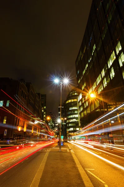 Street view in the City of London at night — Stock Photo, Image