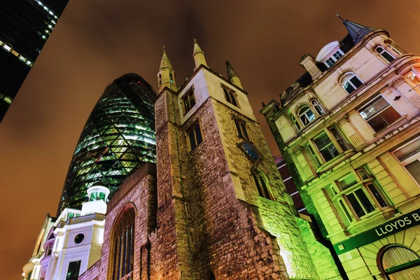 30 St Mary Axe in Londen, VK, 's nachts — Stockfoto