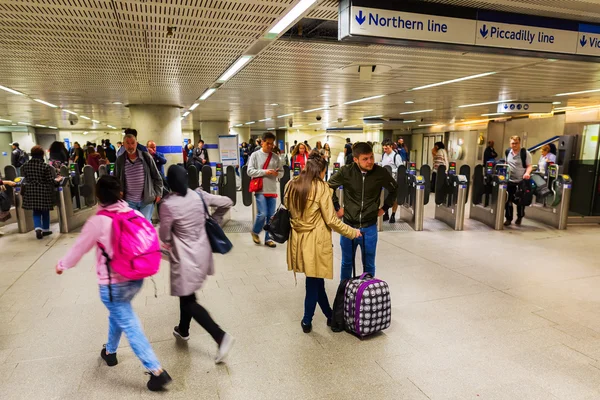 Estación de metro Kings Cross - St Pancras en Londres, Reino Unido — Foto de Stock