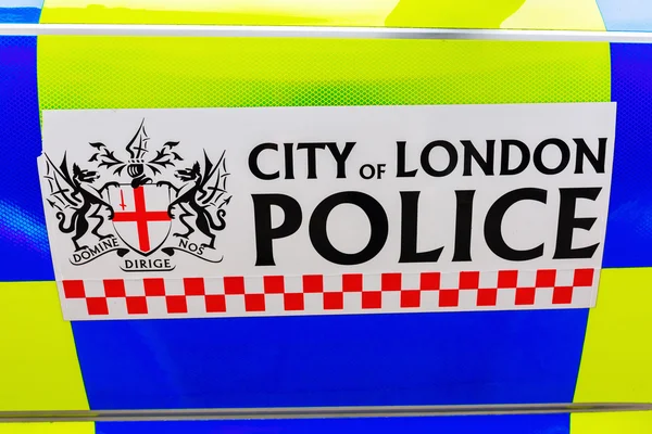 Sinal da cidade de polícia de Londres em um carro de polícia — Fotografia de Stock