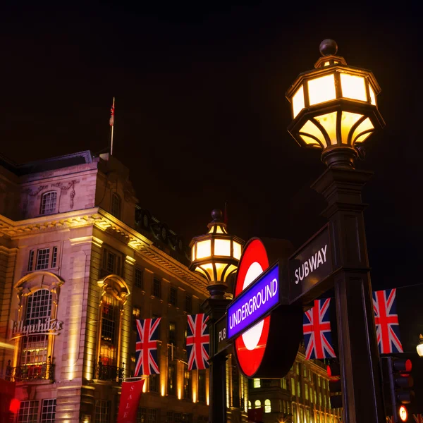 Piccadilly Circus in London, UK, at night — Stock Photo, Image