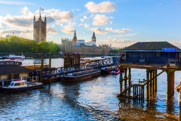 Pohled na řeku Temže v Londýně, uk — Stock fotografie