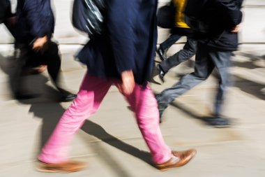 commuters kalabalık saatte yürüyüş