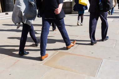 commuters kalabalık saatte yürüyüş