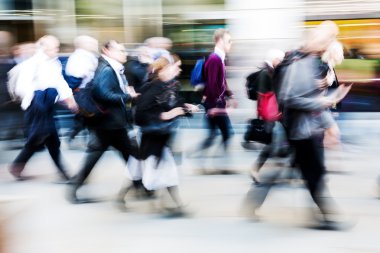 commuters kalabalık saatte yürüyüş