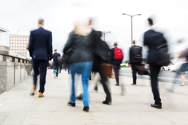 Commuters walking in the city — Stock Photo, Image
