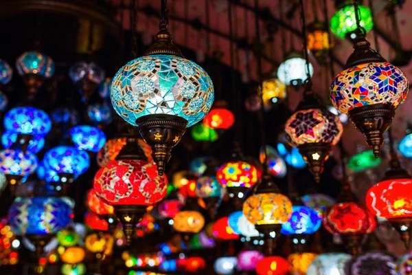 Belle lampade arabe a un bazar — Foto Stock