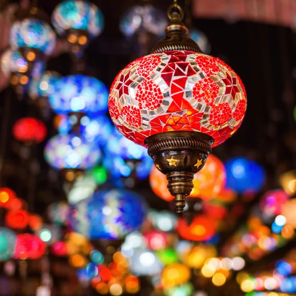 Belas lâmpadas árabes em um bazar — Fotografia de Stock