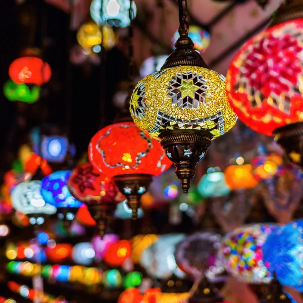 Belle lampade arabe a un bazar — Foto Stock