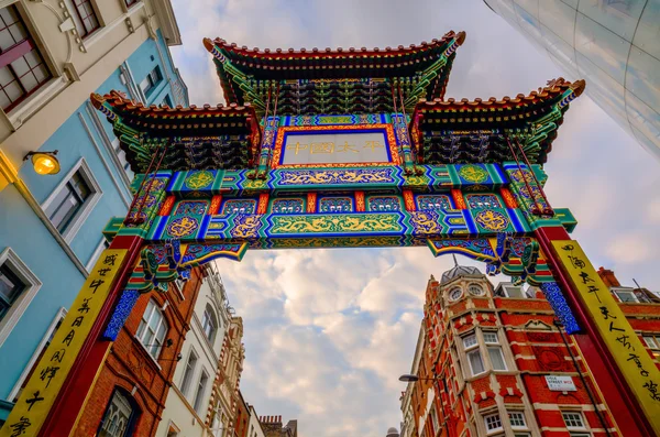 Londra, İngiltere, Çin mahallesinde kapısı alacakaranlıkta — Stok fotoğraf