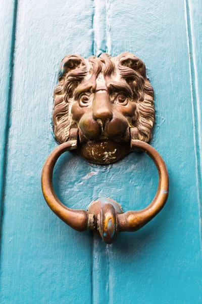 Old door knocker — Stock Photo, Image