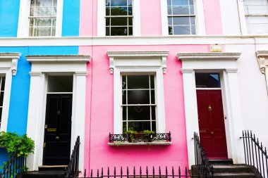 Notting Hill, Londra evlerde satır