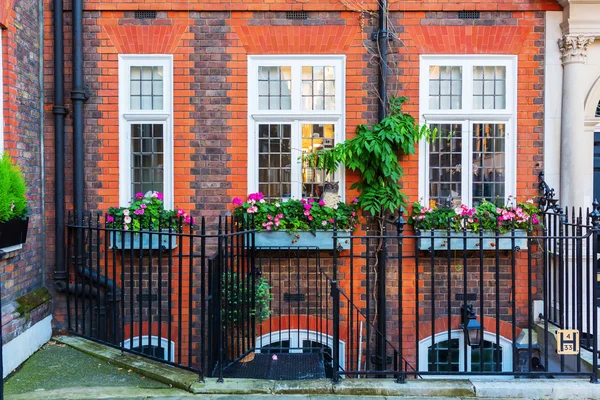 Типичный дом в Westminster, Лондон — стоковое фото