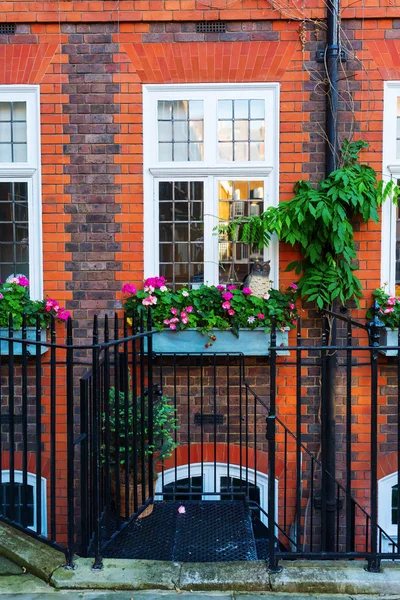 Типичный дом в Westminster, Лондон — стоковое фото