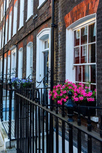 Старые дома в Вестминстере, Лондон — стоковое фото