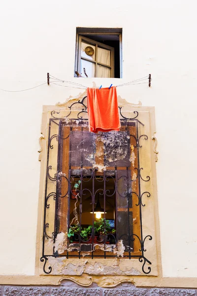Egyedi régi ablak, Firenze, Olaszország — Stock Fotó