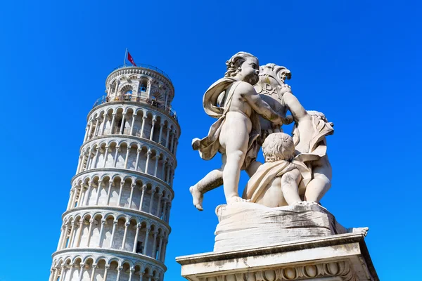 Torre inclinada de Pisa en Pisa, Italia — Foto de Stock