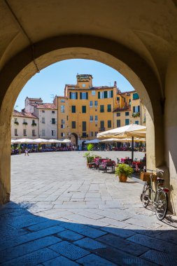 Lucca, İtalya Piazza dell anfiteatro kemer