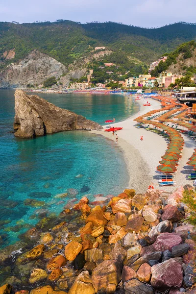 Cena praia em Monterosso al Mare, Cinque Terre, Itália — Fotografia de Stock