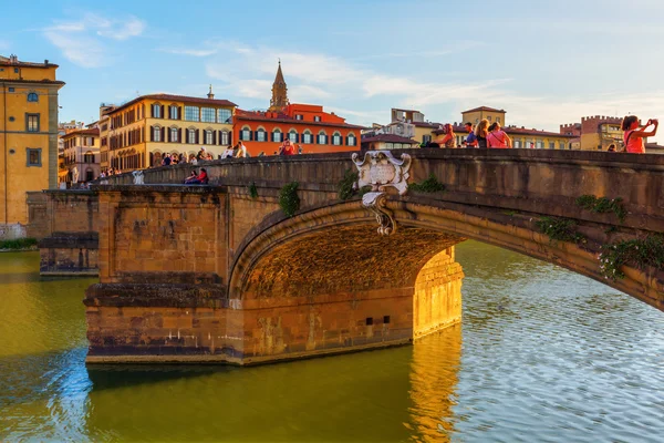 Městský výhled na Ponte Santa Trinita ve Florencii, Itálie — Stock fotografie