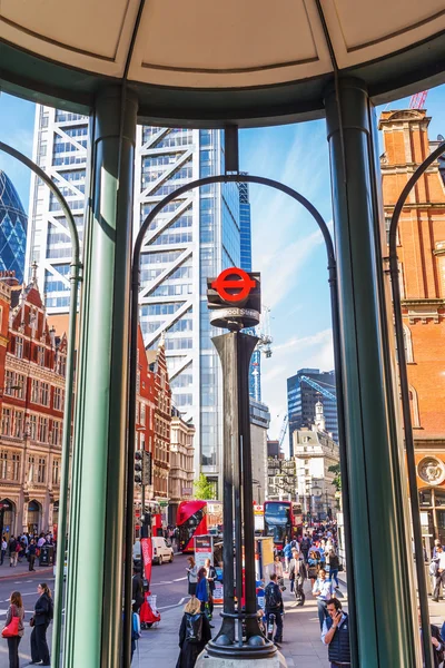 Vista de la calle en Bishopsgate en la ciudad de Londres, Londres, Reino Unido — Foto de Stock
