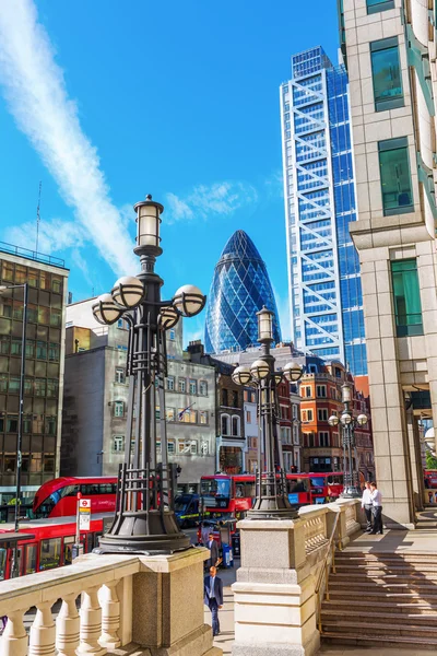 Vista de la calle en Bishopsgate en la ciudad de Londres, Londres, Reino Unido — Foto de Stock