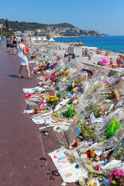 Tributes in Nizza, France, for victims of terror attac — Stock Photo, Image