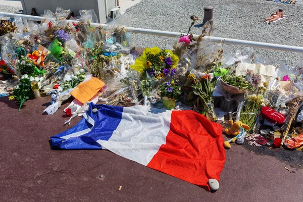 Tributes in Nizza, France, for victims of terror attac — Stock Photo, Image