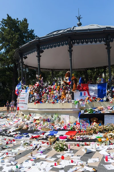 Tributes in Nizza, France, for victims of terror attac — Stock Photo, Image