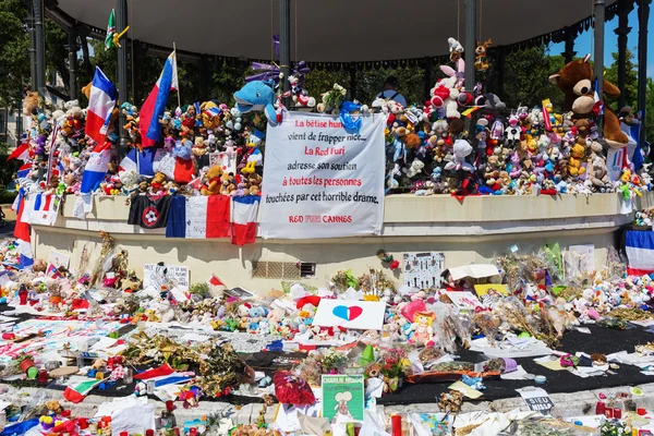 Tributes in Nizza, France, for victims of terror attac — Stock Photo, Image