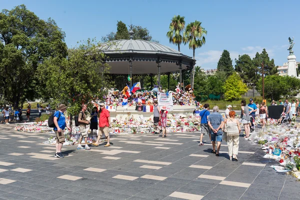 Tributes in Nizza, France, for victims of terror attac — Stock Photo, Image