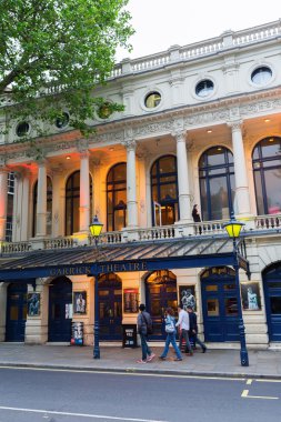 Londra'nın Batı Ucundaki Garrick Tiyatrosu, İngiltere
